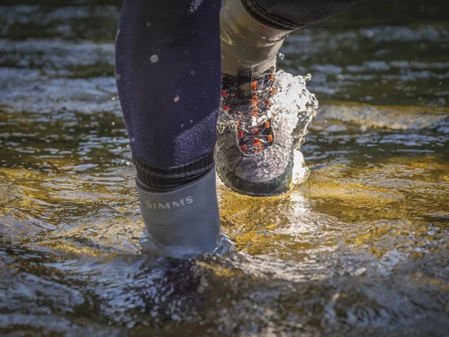 Ultralight Simms Flyweight Wading Boots Vibram Sole - Image 6